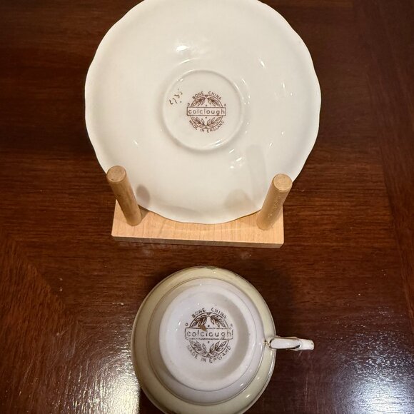 Colclough English Tea Cup and Saucer Set - Yellow with Pink Roses - Picture 6 of 6